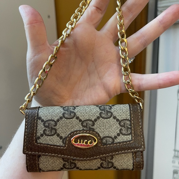 Gucci Monogram Four Key Holder With 16 Inch Unbranded Gold Chain - Picture 2 of 16